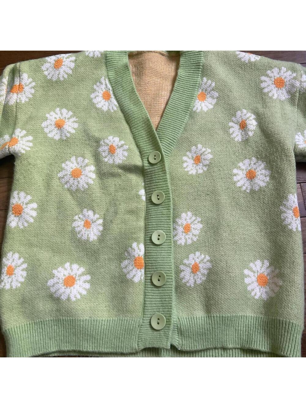 Green daisy button up cardigan - Picture 4 of 6